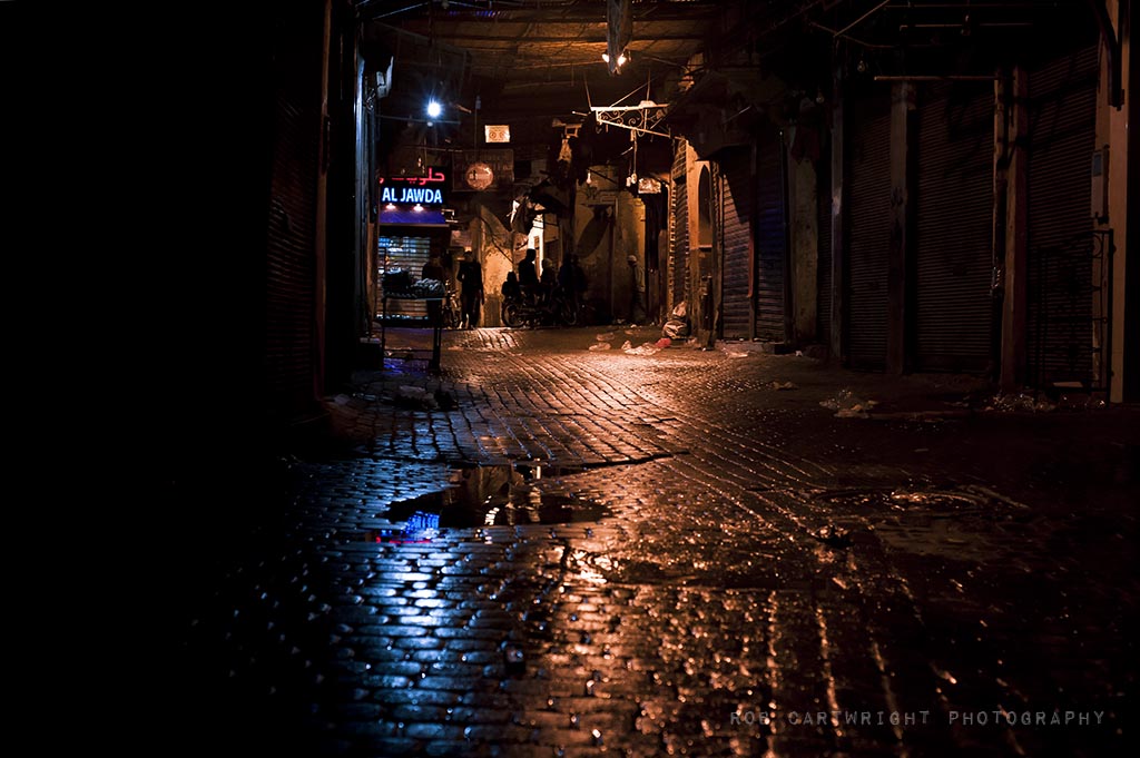 marrakesh maroc morocco north africa street night dark dimly lit souk market cobbles leading lines moody atmospheric 50mm rob cartwright