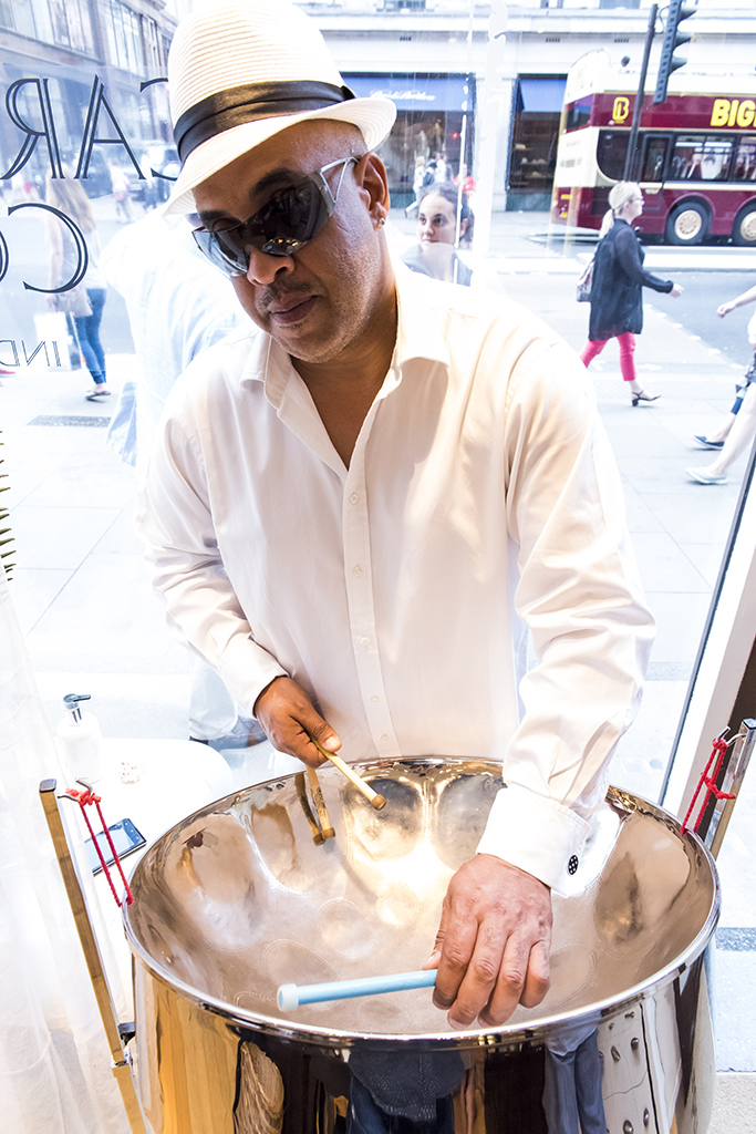 Rob Cartwright Phtography Crabtree Evelyn luxury toiletries soap cream beauty nails Carribean Regent Street London retail event corporate photography shopping customers steel drummer