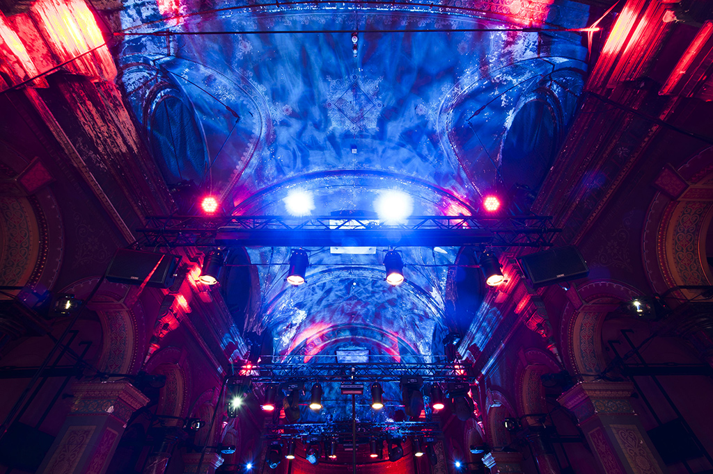 Rob Cartwright London corporate event photographer MAC makeup cosmetics team conference meeting evening dinner party Arena Hotel Amsterdam chapel wide angle blue red venue architecture church ceiling